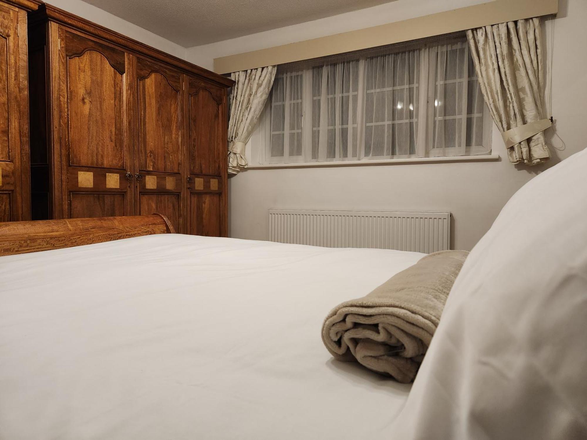 Elmdon House With 4 Spacious Bedrooms To Choose Birmingam Exterior foto