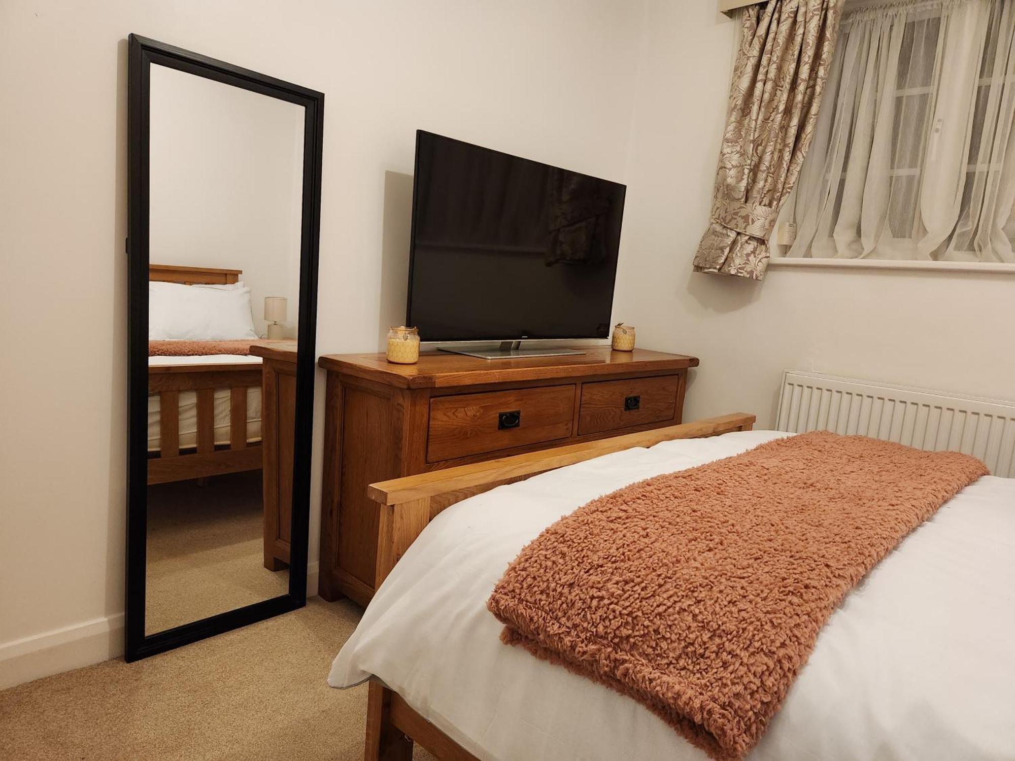 Elmdon House With 4 Spacious Bedrooms To Choose Birmingam Exterior foto