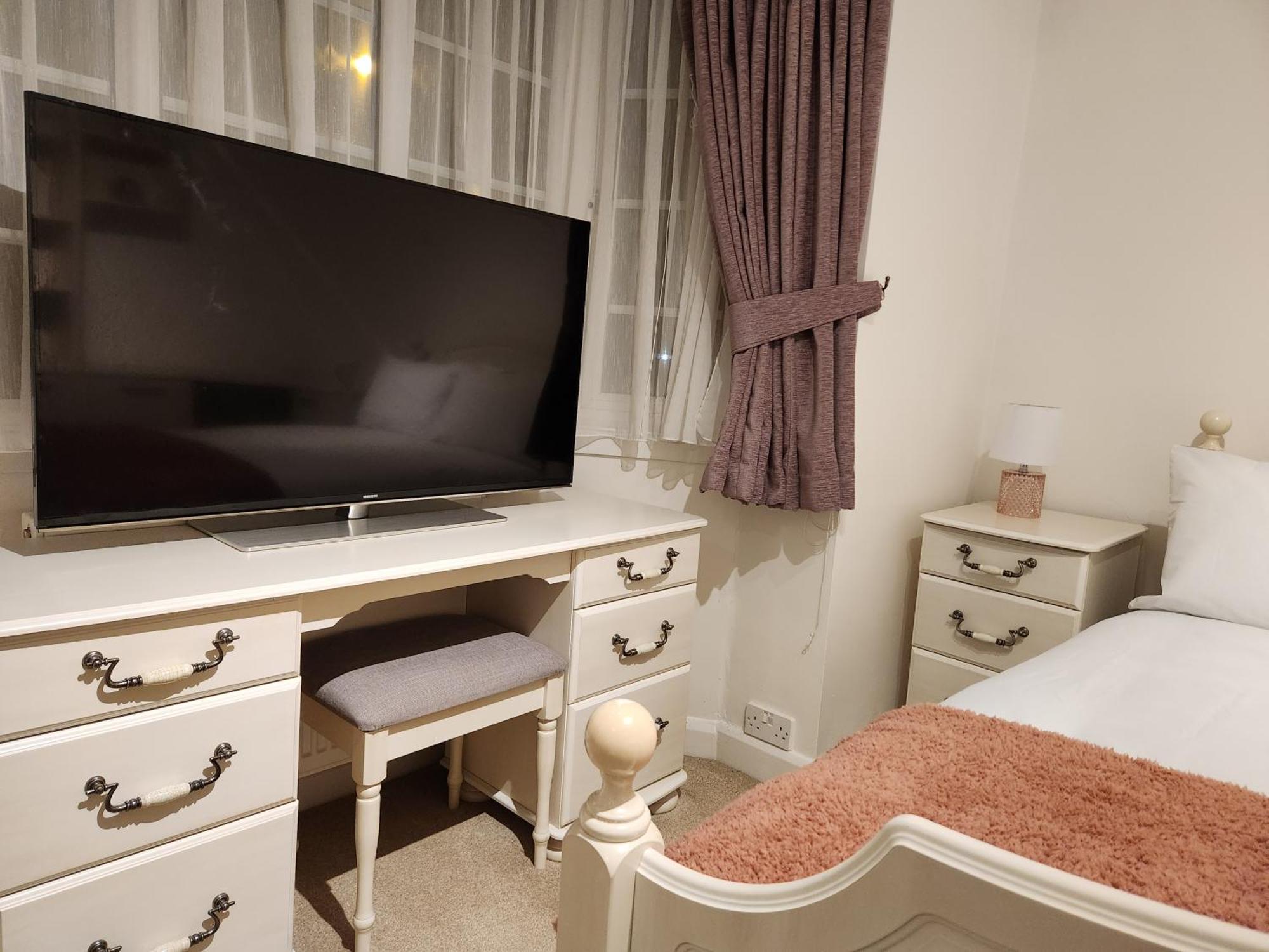 Elmdon House With 4 Spacious Bedrooms To Choose Birmingam Exterior foto